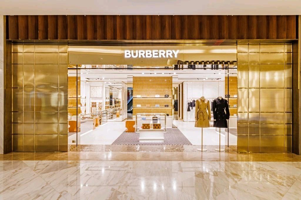 Burberry shangri la mall hotsell