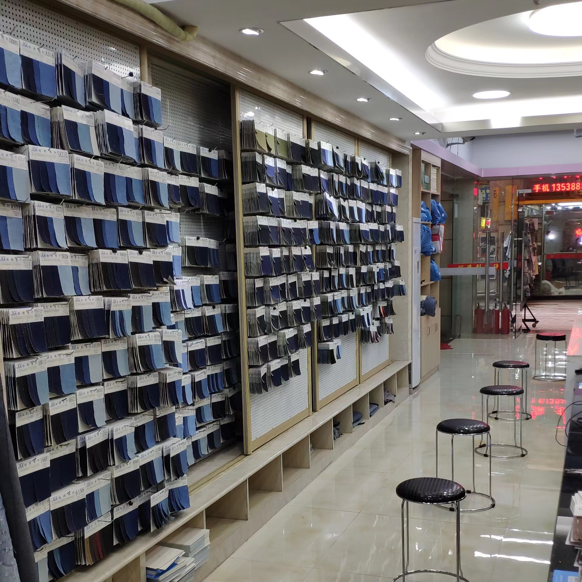 Pegboard for Convenience Boutique Snack Gondola Retail store -Morshopfitting (21)