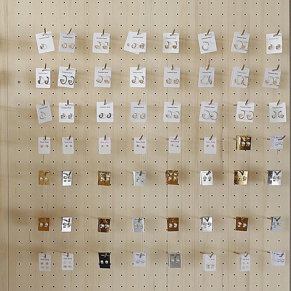 Pegboard for Convenience Boutique Snack Gondola Retail store -Morshopfitting (31)