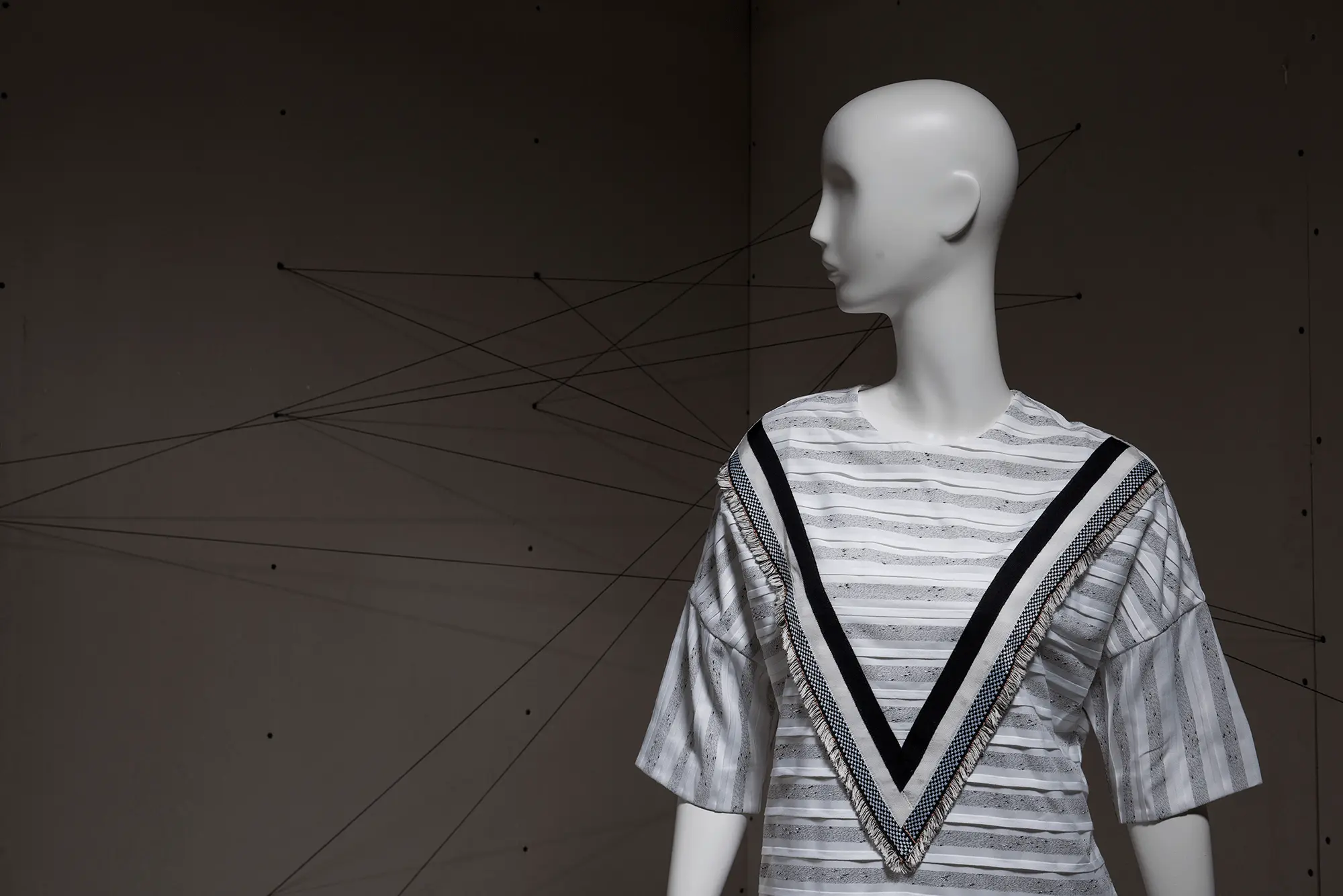 Abstract face standing classic female mannequin combination -Morshopfitting mannequin bulk wholesale factory (1)