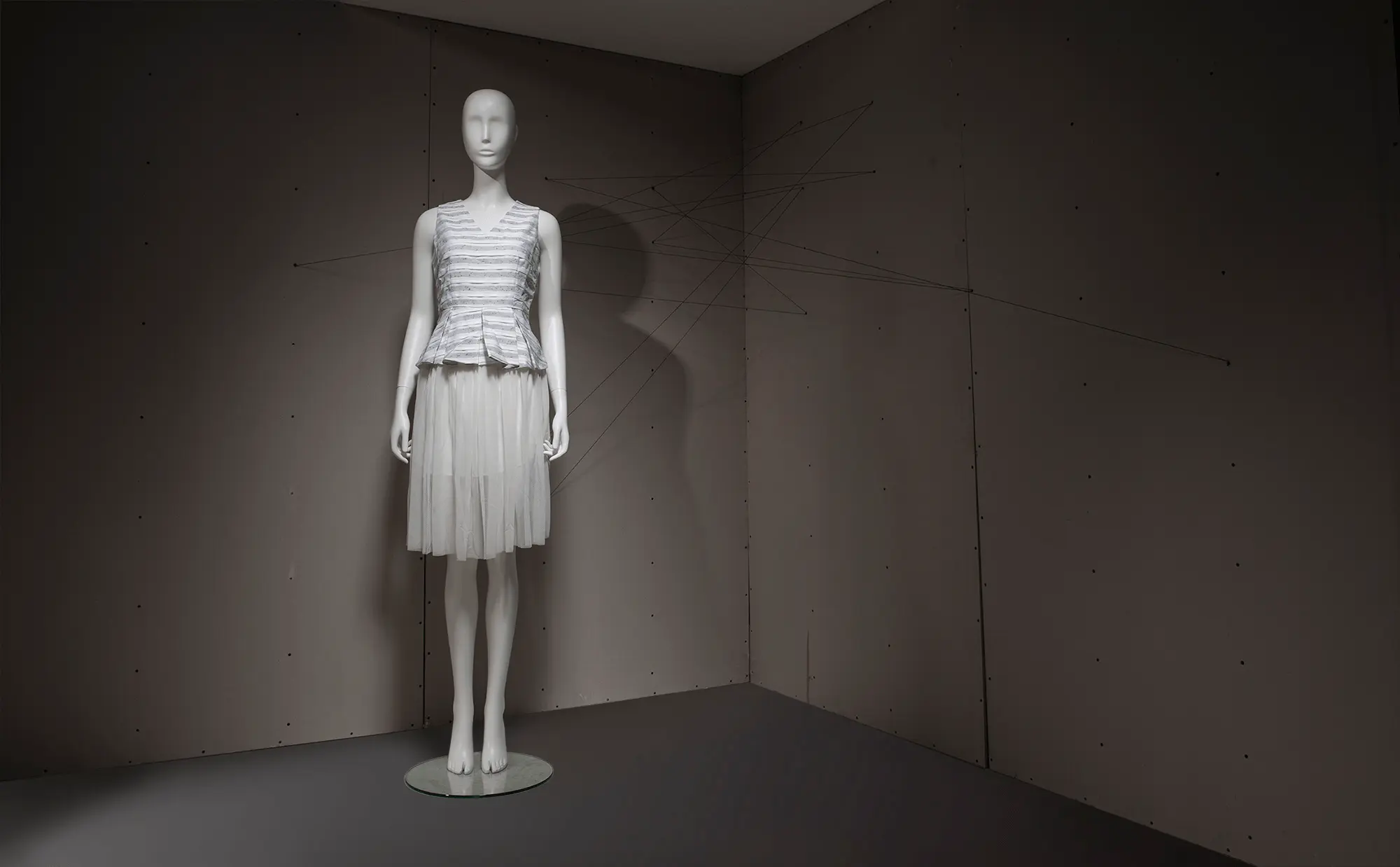 Abstract face standing classic female mannequin combination -Morshopfitting mannequin bulk wholesale factory (15)