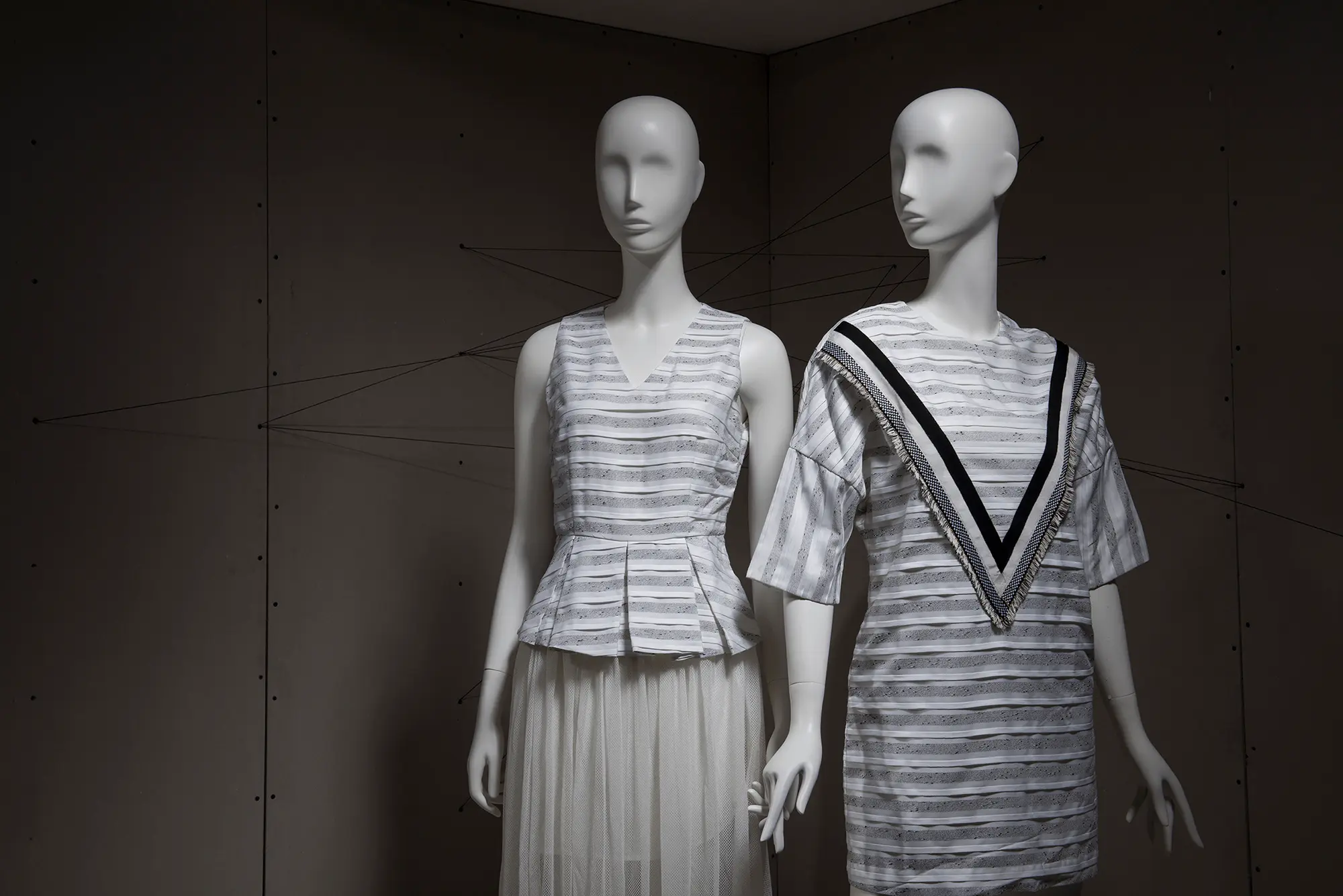 Abstract face standing classic female mannequin combination -Morshopfitting mannequin bulk wholesale factory (2)