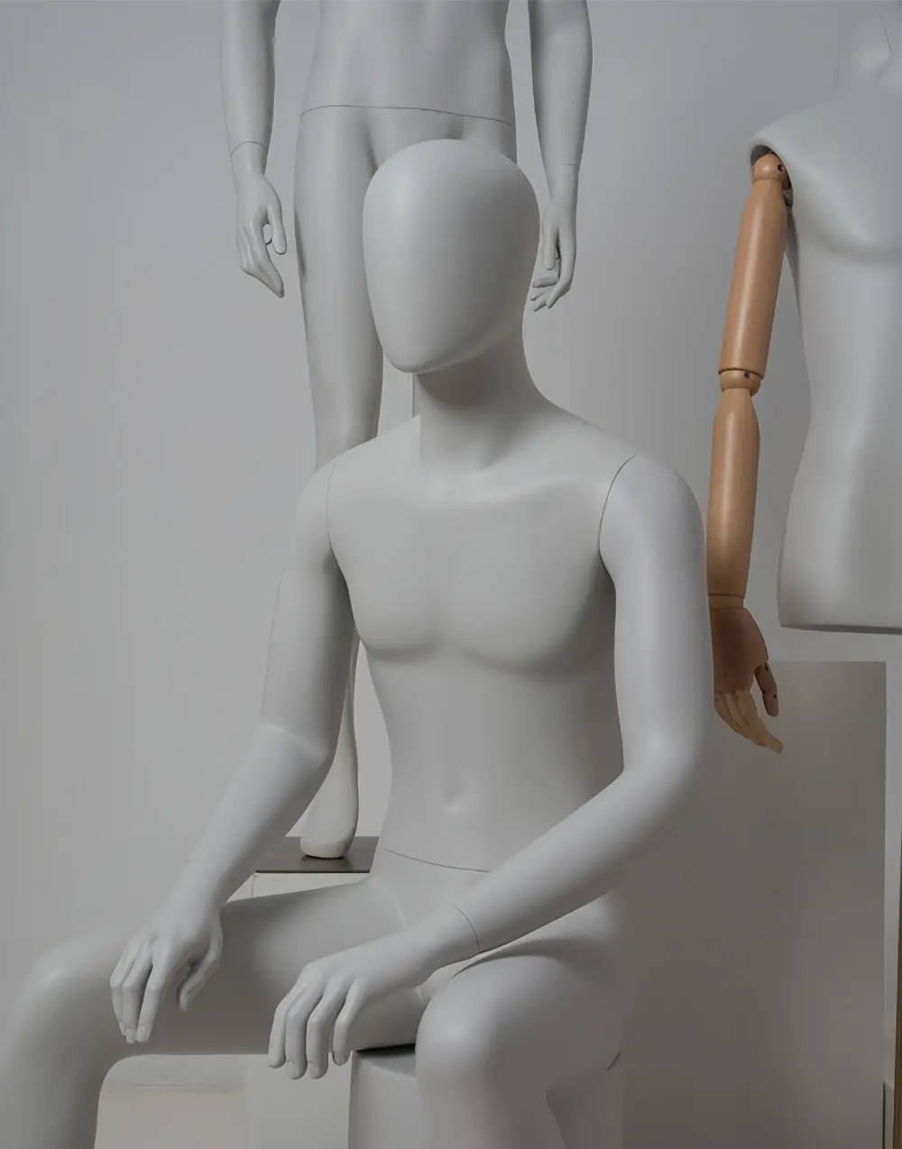 Gray standing seated half-length adjustable male mannequin visual merchandising female and male clothes mannequin for sale in storefront window display Wholesale Bulk Factory Richenma ( (6) Gray standing seated half-length adjustable male mannequin visual merchandising female and male clothes mannequin for sale in storefront window display Wholesale Bulk Factory Richenma ( (7)